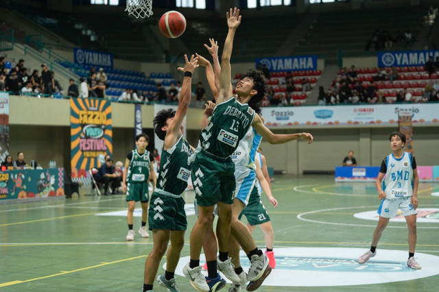 Pertandingan basket antara SMA Kolase De Britto melawan SMA Budi Mulia Dua dalam rangkaian Fazzio Youth Festival Yogyakarta. Foto: Dok. Yamaha Jogja