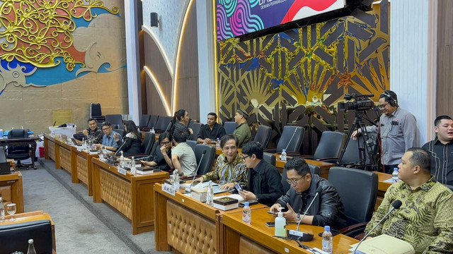 Para musisi, penyanyi, dan komposer yang hadir pada RDP Baleg terkait RUU Hak Cipta di Kompleks Parlemen, Senayan, Jakarta pada Selasa (11/11). Foto: Abid Raihan/kumparan