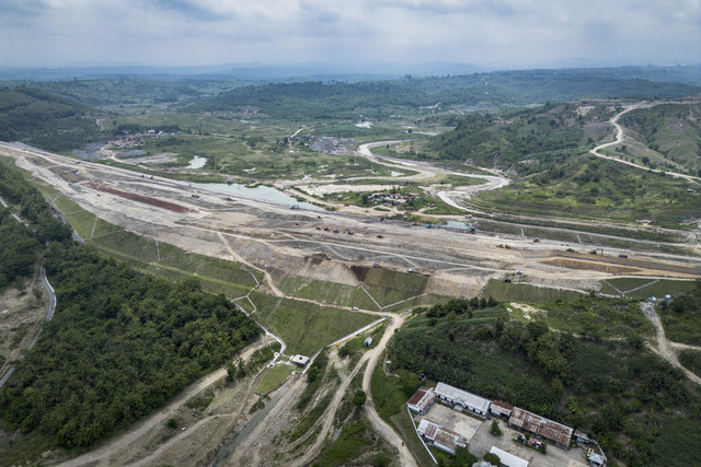 Foto udara suasana pembangunan Proyek Strategis Nasional (PSN) Bendungan Jragung di Desa Candirejo, Pringapus, Kabupaten Semarang, Jawa Tengah, Selasa (11/11/2025). Foto: ANTARA FOTO/Aprillio Akbar