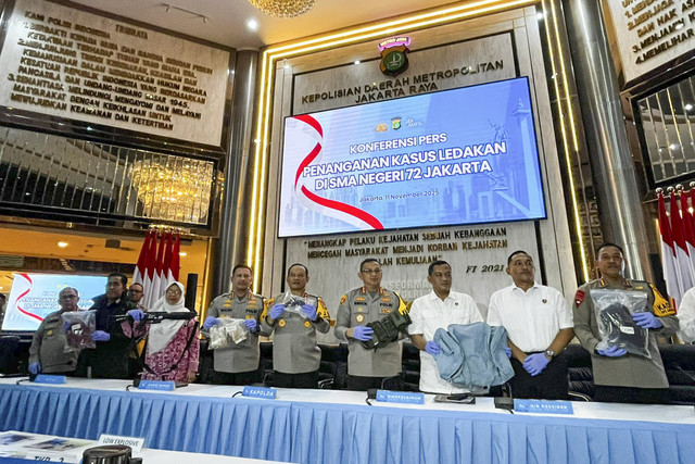 Konferensi pers terkait ledakan di SMAN 72 Jakarta di Polda Metro Jaya, Jakarta, Selasa (11/11/2025). Foto: Rayyan Farhansyah/kumparan