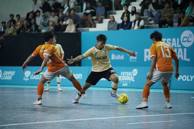 Laga semifinal Futsal Campus League Regional Yogyakarta antara UAJY melawan UGM, Selasa (11/11). Foto: Dok. Campus League