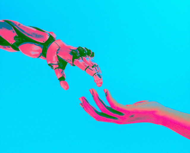 Ilustrasi Pertemanan AI & Manusia. Foto : Unsplash 