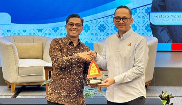 PPS Direktur Utama Bank Sumsel Babel, Festero Mohamad Papeko bersama Kepala Kejaksaan Tinggi Kepulauan Bangka Belitung saat menandatangani Mou. (ist)