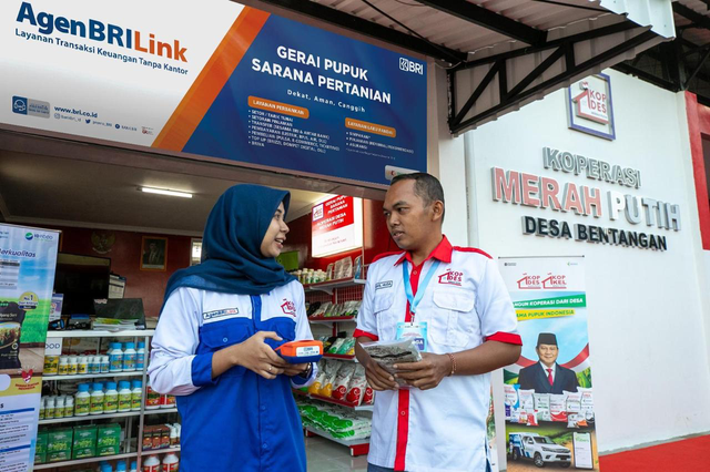 AgenBRILink di Koperasi Merah Putih Desa Bentangan, Wonosari, Klaten untuk mempermudah transaksi keuangan masyarakat. Foto: Dok. BRI