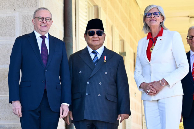 Presiden Republik Indonesia Prabowo Subianto disambut oleh Gubernur Jenderal Australia Sam Mostyn dalam upacara kenegaraan yang digelar di Admiralty House, Sydney, pada Rabu (12/11/2025). Foto: Cahyo - Biro Pers Sekretariat Presiden