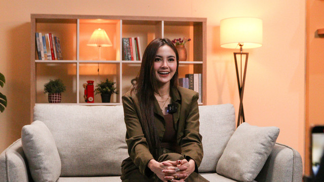 Mahalini saat berkunjung ke kantor kumparan di Jakarta, Rabu (12/11/2025). Foto: Syawal Febrian Darisman/kumparan