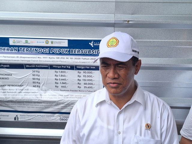 Sidak harga pupuk oleh Menteri Pertanian Amran Sulaiman di Indo Tani 3 Sukamandi yang berada di Subang, Jawa Barat.
 Foto: Argya D. Maheswara/kumparan 