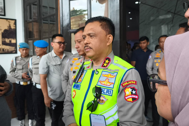 Kakorlantas Polri Irjen Pol Agus Suryonugroho di Polrestabes Bandung, Rabu (12/11/2025). Foto: Linda Lestari/kumparan