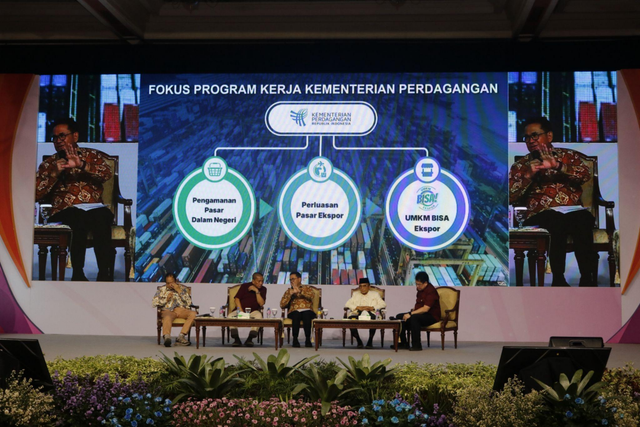 Menteri Perdagangan RI, Budi Santoso (tengah) saat menjadi narasumber pada diskusi panel puncak perayaan Hari Ritel Nasional (HRN) 2025 di Balai Sudirman, Jakarta, Selasa (11/11/2025). Foto: Dok. Istimewa