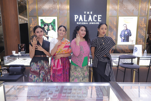 kumparanWOMAN berkolaborasi dengan The Palace untuk mengadakan Ladies Day Out dengan tema mix and match perhiasan. Foto: Iqbal Firdaus/kumparan