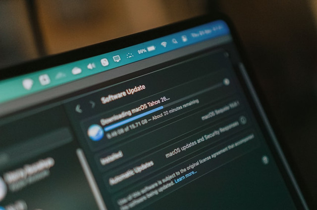 Ilustrasi cara update Roblox di laptop. Foto: Unsplash