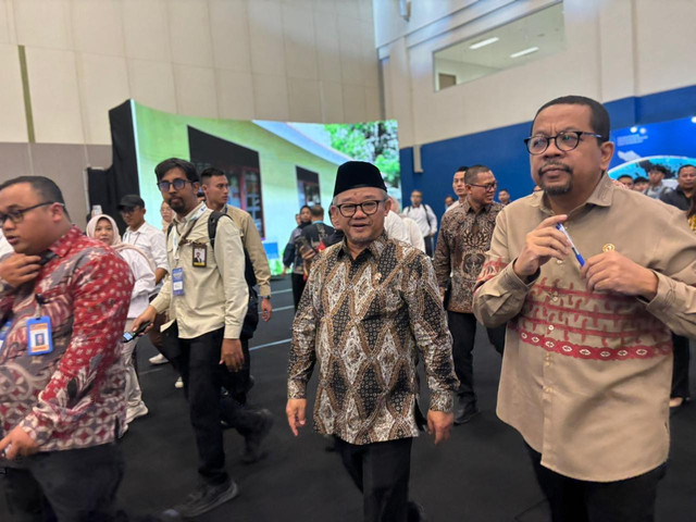 Mendikdasmen Abdul Muti menghadiri rapat koordinasi kepala daerah tentang Revitalisasi Satuan Pendidikan dan Digitalisasi Pembelajaran TA 2026 di ICE BSD, Tangerang, Kamis (13/11/2025). Foto: Amira Nada Fauziyyah/kumparan