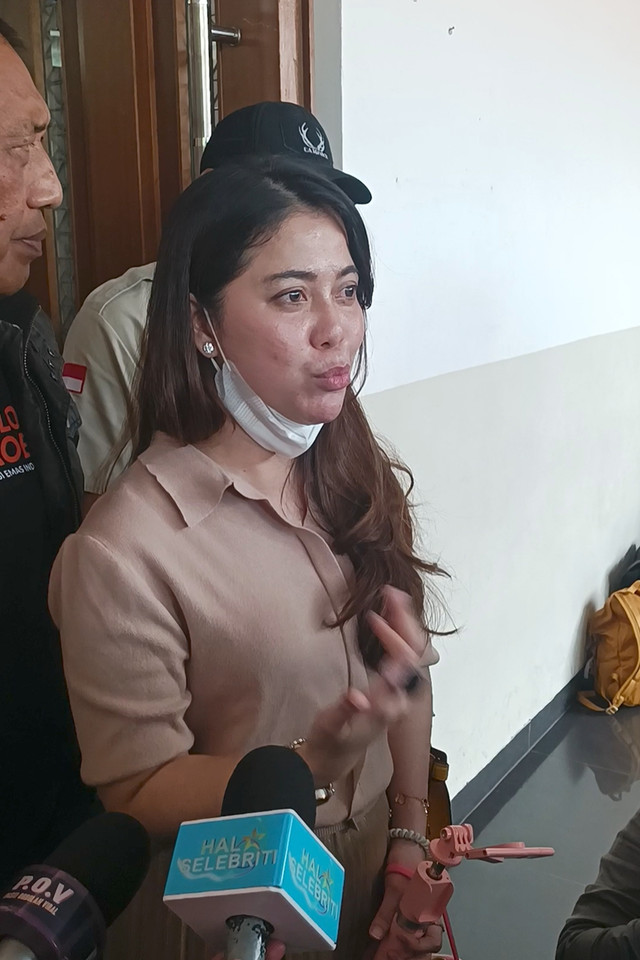 Kekasih Ammar Zoni, drg. Kamelia, hadir dalam sidang kasus peredaran narkotika, PN Jakarta Pusat, Kamis (13/11/2025). Foto: Giovanni/kumparan