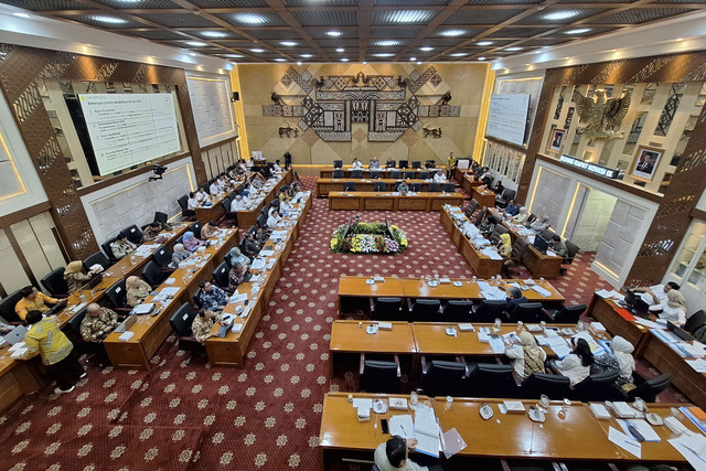 Rapat bersama Komisi IX dengan Kemenkes, DJSN dan BPJS Kesehatan di Kompleks Parlemen, Senayan, Jakarta, Kamis (13/11/2025). Foto: Argya D. Maheswara/kumparan 