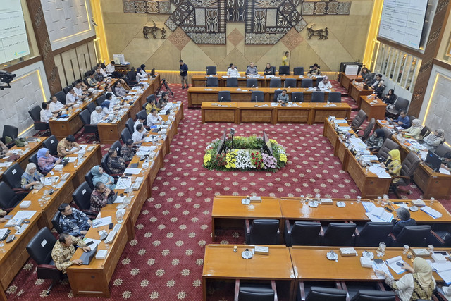 Rapat bersama Komisi IX dengan Kemenkes, DJSN dan BPJS Kesehatan di Kompleks Parlemen, Senayan, Jakarta, Kamis (13/11/2025). Foto: Argya D. Maheswara/kumparan