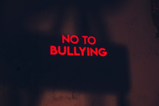 Ilustrasi kata-kata stop bullying. Sumber: Unsplash.