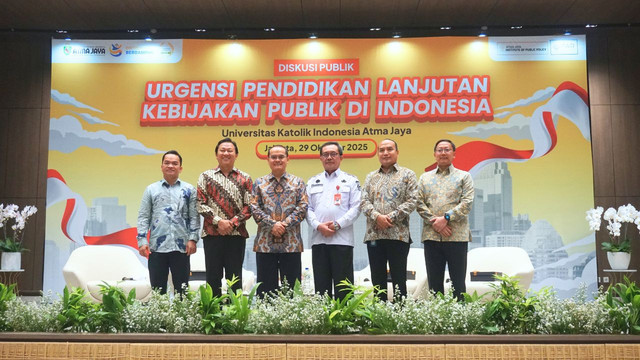 Pembicara Panel Kedua (Sumber: Unika Atma Jaya) 
