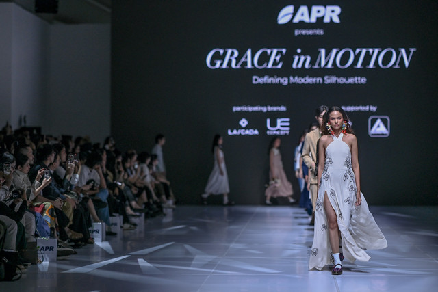 Koleksi Lascada dan Urban Exchange Concept di show Asia Pacific Rayon Jakarta Fashion Week 2026. Foto: Jakarta Fashion Week