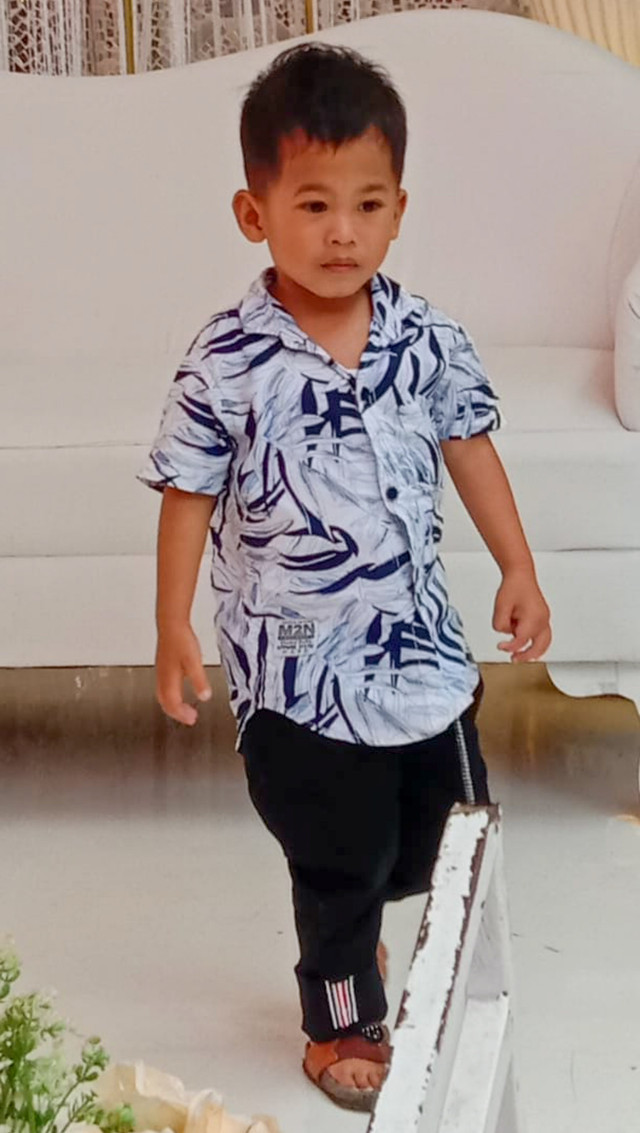 Muhammad Kenzie Alfarezzi, bocah yang hilang saat bermain di depan rumahnya di Dusun Danau, Kabupaten Bungo, Jambi, 1 September 2022, hingga kini belum ditemukan. Foto: Dok.Keluarga