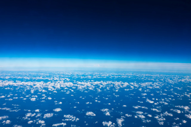 Ilustrasi lapisan atmosfer bumi. Foto: Unsplash