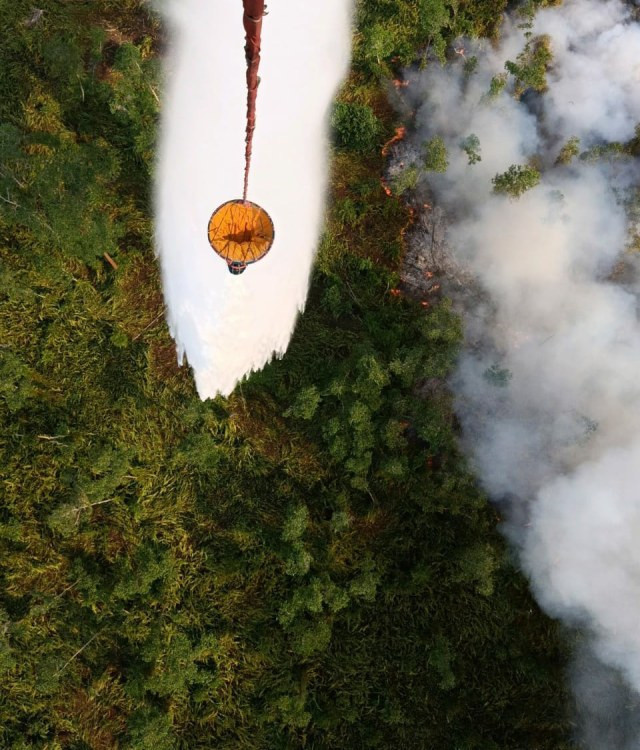Upaya pemadaman karhutla melalui water bombing di Sumsel. (foto: BPBD Sumsel)