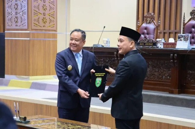 Wakil Gubernur Cik Ujang menghadiri Rapat Paripurna ke-24 DPRD Sumsel, Senin (27/10/2025), di ruang rapat utama DPRD Provinsi Sumsel. Foto : Humas Pemprov Sumsel