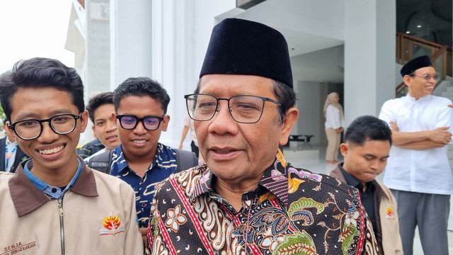 Eks Menko Polhukam Mahfud menghadiri Universitas Airlangga (Unair) Surabaya, Jumat (14/11/2025). Foto: Farusma Okta Verdian/kumparan