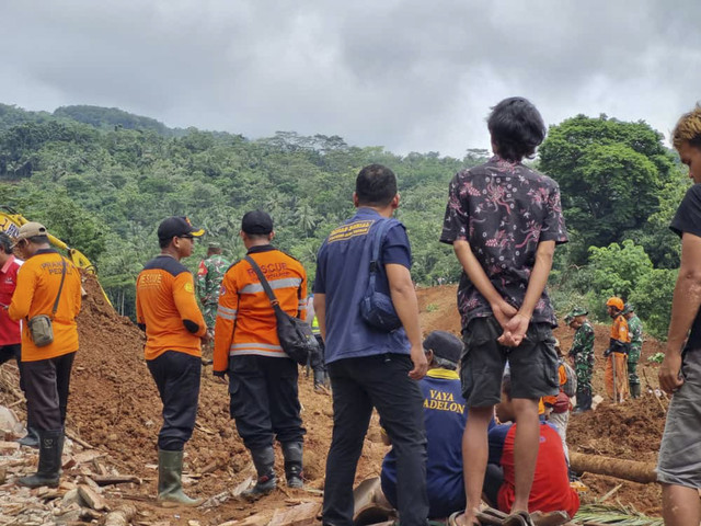 Kondisi tanah longsor di Desa Cibeunying, Kecamatan Majenang, Kabupaten Cilacap, Jawa Tengah.  Foto: Dok. Kemensos
