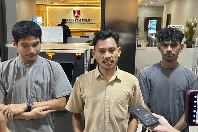 Betran Sulani Koodinator Aliansi Masyarakat Pemerhati Konstitusi di Bareskrim Polri, Jakarta, Jumat (14/11/2025). Foto: Rayyan Farhansyah/kumparan