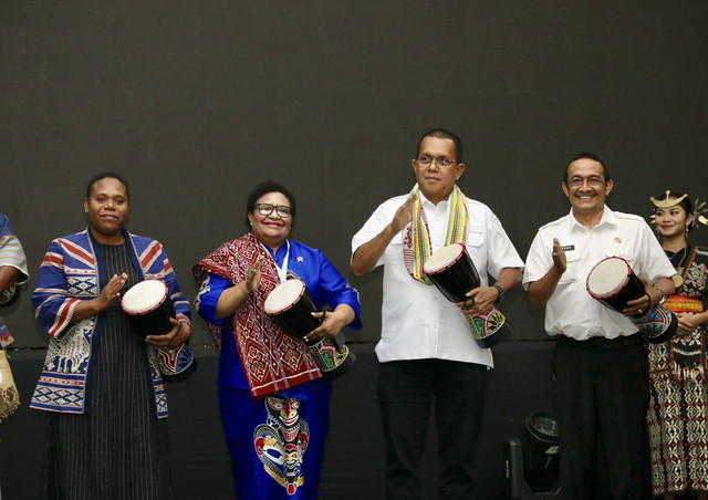 Wakil Menteri Dalam Negeri (Wamendagri) Ribka Haluk menghadiri rangkaian kegiatan Forum Indonesia-Pacific Cultural Synergy (IPACS) di Kupang, Nusa Tenggara Timur (NTT), Selasa (11/11/2025). Foto: Dok. Kemendagri