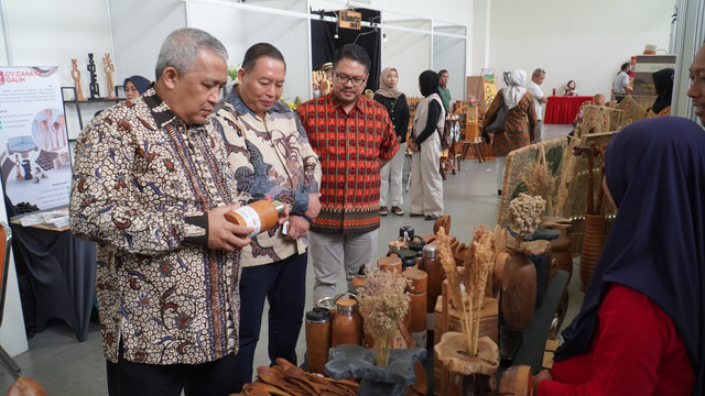 Melihat Upaya Kampus di Surabaya Ajak Pelaku UMKM Furniture Jatim Naik Kelas
