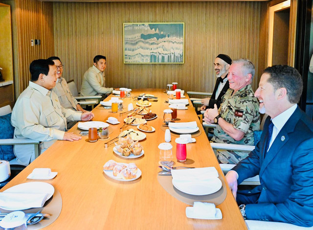 Momen Presiden RI Prabowo Subianto (kanan) sarapan bersama Raja Kerajaan Yordania Raja Abdullah II. Foto: Laily Rachev/Biro Pers Sekretariat Presiden