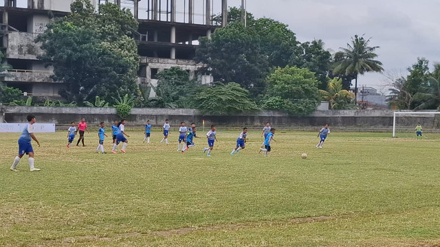 Para anak-anak dari berbagai SSB di Palembang saat mengikuti Liga Arena yang diadakan Askot PSSI Palembang. Foto : Abdullah Toriq/Urban Id