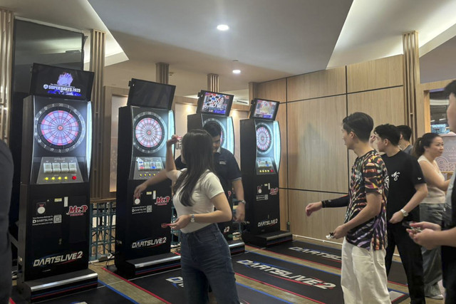 Suasana Darts Station di FX Sudirman, Jakarta, Sabtu (15/11/2025). Foto: Amira Nada Fauziyyah/kumparan