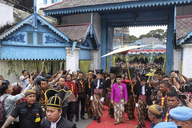 Kanjeng Gusti Pangeran Adipati Anom Hamangkunegoro Sudibyo Rajaputra Narendra Mataram atau Gusti Purbaya usai Jumenengan Dalem Nata Bhinayangkare di Keraton Kasunanan Surakarta Hadiningrat, Solo, Jawa Tengah (15/11/2025) Foto: Maulana Surya/ANTARA FOTO
