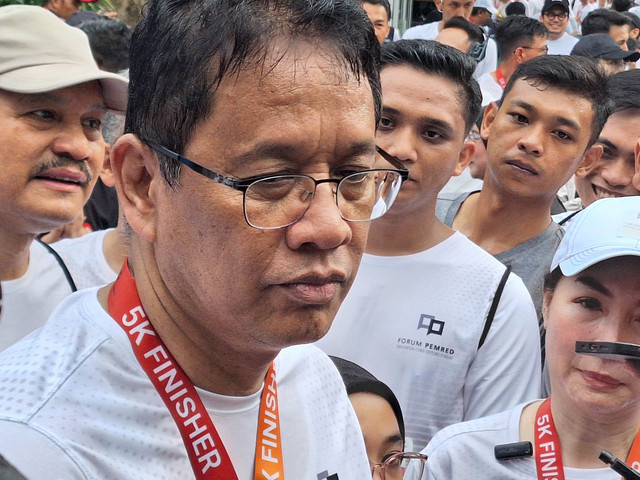 Menkeu Purbaya Yudhi Sadewa usai Run for Good Journalism 2025 by Forum Pemred di Unika Atma Jaya, Jakarta Pusat pada Minggu (16/11/2025). Foto: Argya D. Maheswara/kumparan 