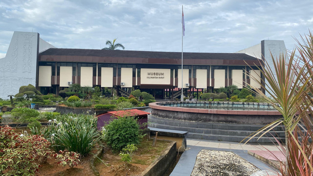 Gedung UPT Museum Provinsi Kalimantan Barat. Foto: Alycia Tracy Nabila/Hi!Pontianak