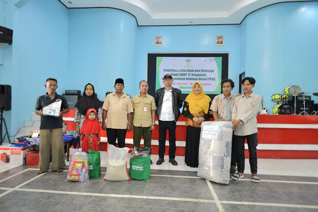 Wamensos Agus Jabo di Sekolah Rakyat Menengah Pertama (SRMP) 13 Banyumas di Sentra Satria, Baturaden, Banyumas, Minggu (16/11/2025).  Foto: Dok. Kemensos