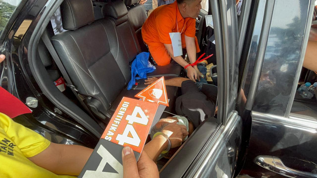 Polisi menggelar rekonstruksi pembunuhan Ilham Pradipta di Polda Metro Jaya, Jakarta, Senin (17/11/2025). Foto: Rayyan Farhansyah/kumparan