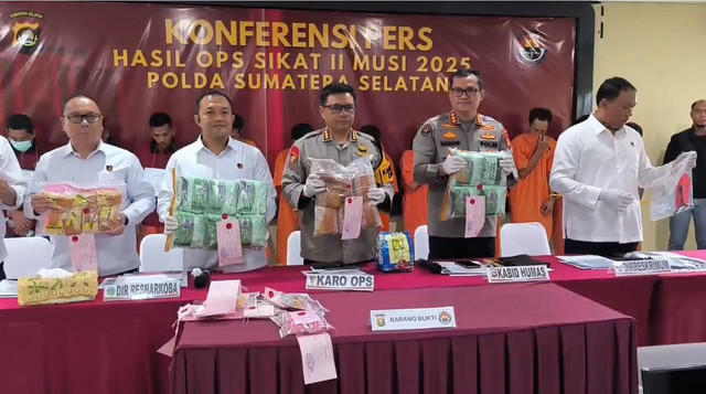 Polda Sumsel saat rilis Operasi Sikat II Musi 2025, yang berlangsung sejak 30 Oktober hingga 13 November, di Mapolda Sumsel. Foto : Istimewa