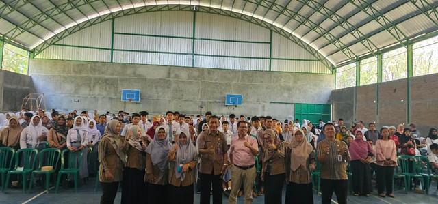 Sekolah seharusnya menjadi ruang yang aman dan nyaman untuk belajar. Foto kegiatan koordinasi antara orang tua, siswa, sekolah, dan komite dalam mewujudkan sekolah yang aman dan nyaman di SMA Negeri 1 Slogohimo Wonogiri beberapa waktu lalu [foto dokumentasi pribadi]