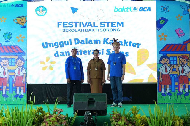 Dorong Penguatan Karakter dan Literasi Sains, Festival STEM Sorong Tampilkan Sejumlah Proyek Inovatif Siswa – Mengusung tema “Unggul Dalam Karakter dan Literasi Sains”, perhelatan ini melibatkan sejumlah siswa dengan beragam eksibisi karya STEM yang telah mereka kembangkan sepanjang tahun. Foto: BCA