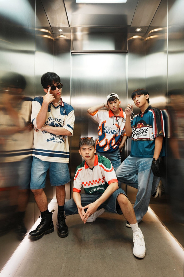 Galaxy rilis album debut berjudul Stay With Us. Foto: Dok. Istimewa