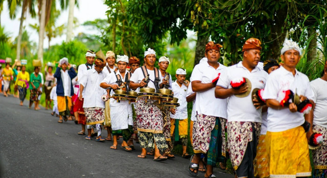 Ilustrasi ucapan selamat Hari Raya Galungan dan Kuningan bahasa Bali. Foto: Unsplash.com/mtsjrdl