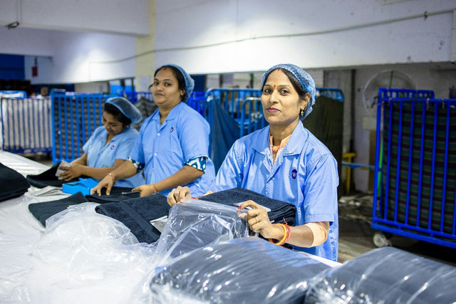Female factory workers Unsplash (18/11/2025)