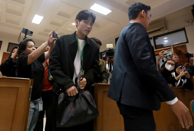 Artis asal Korea Selatan, Na Daehoon saat menjalani sidang cerai perdana di Pengadilan Agama Jakarta Selatan, Jakarta, Selasa, (18/11/2025). Foto: Dok. Agus Apriyanto