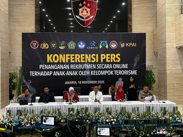 Konferensi Pers Penanganan Rekutmen Online Terhadap Anak-anak oleh Kelompok Terosisme di Bareskrim Polri, Jakarta Selatan, Selasa (18/11/2025). Foto: Rayyan Farhansyah/kumparan