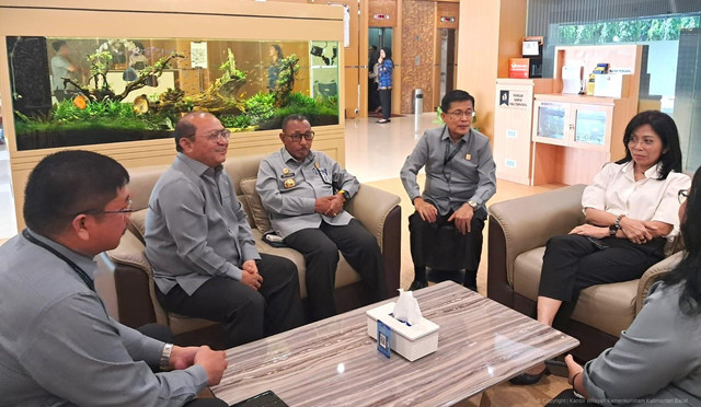 Kepala Kantor Wilayah Kementerian Hukum Kalimantan Barat, Jonny Pesta Simamora, melakukan koordinasi dengan Badan Pembinaan Hukum Nasional (BPHN). Foto: Dok. Kanwil Kemenkum Kalbar
