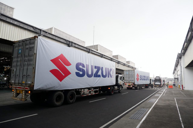 Seremoni ekspor kendaraan mobil dan motor Suzuki di pabrik Cikarang, Bekasi, Jawa Barat, Selasa (18/11/2025). Foto: Aditya Pratama Niagara/kumparan