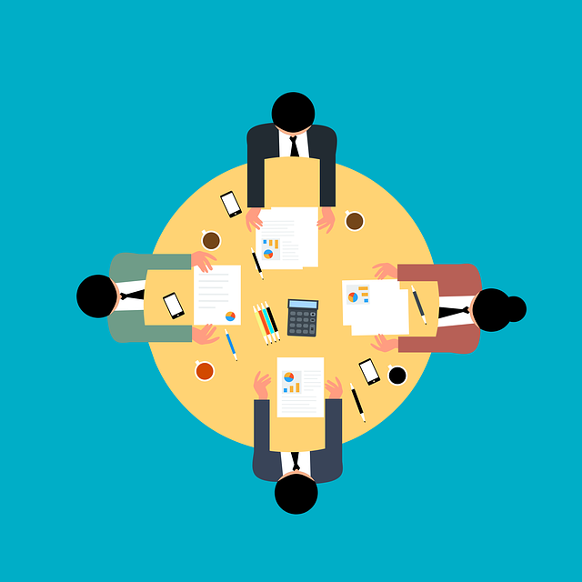 sumber: https://pixabay.com/vectors/business-meeting-cartoon-management-7096914/